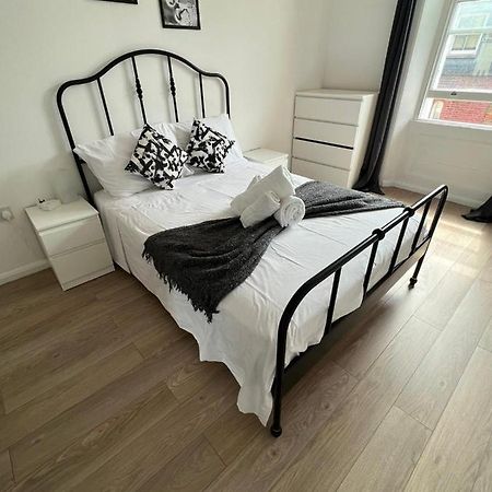 Appartamento Fully Equipped 2 Bed Flat On Old Compton St! Londra Esterno foto