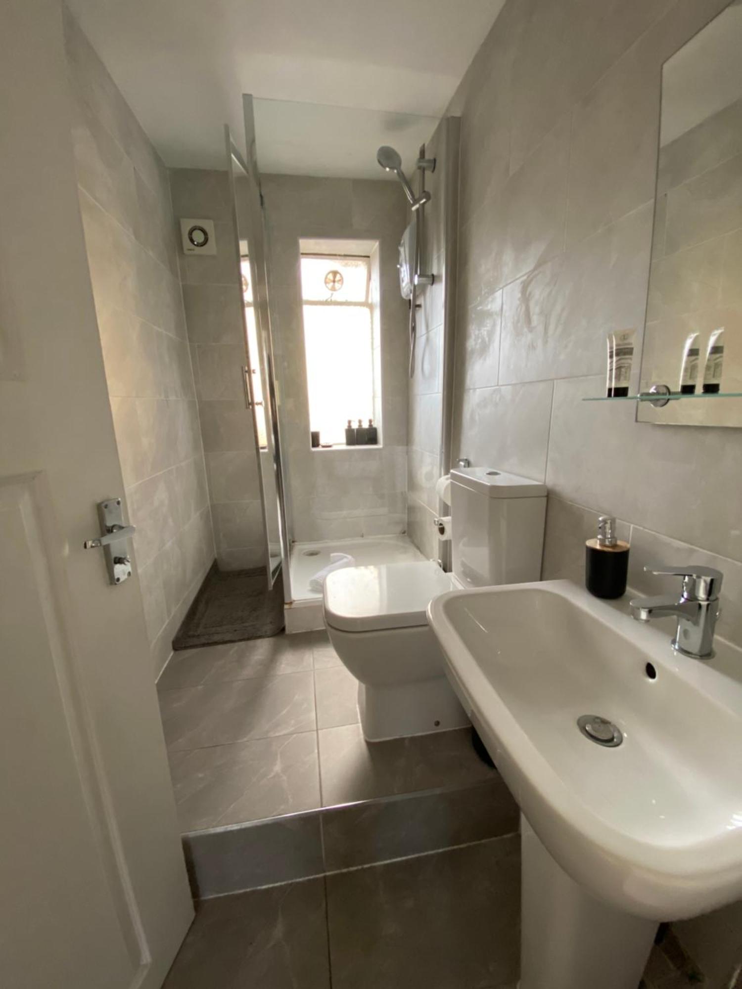 Appartamento Fully Equipped 2 Bed Flat On Old Compton St! Londra Esterno foto