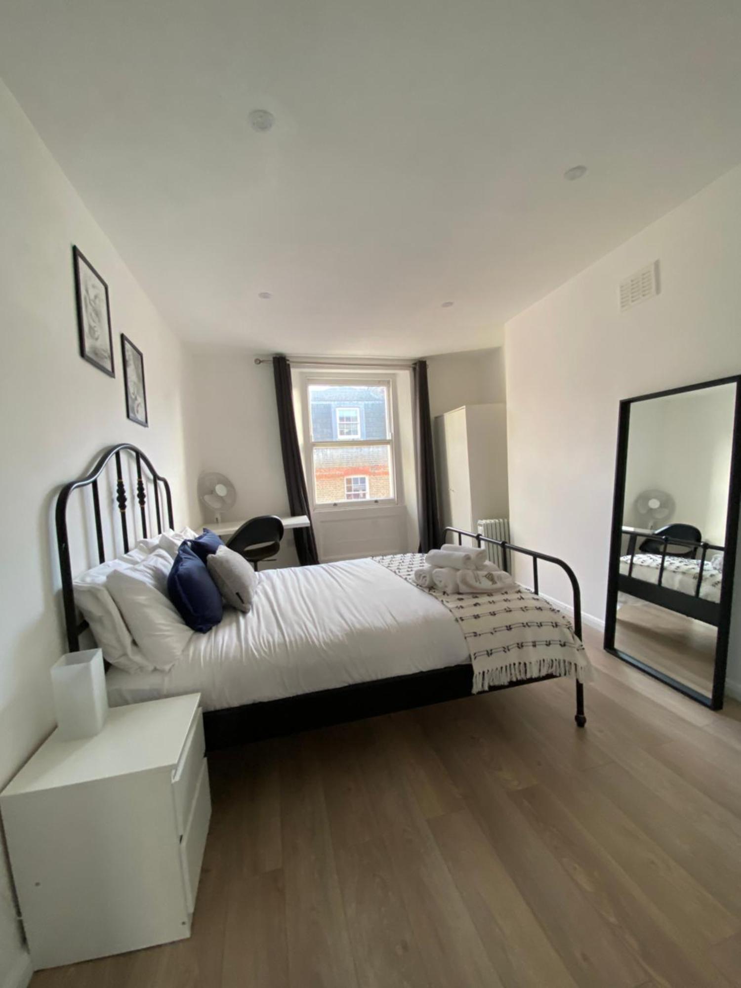 Appartamento Fully Equipped 2 Bed Flat On Old Compton St! Londra Esterno foto